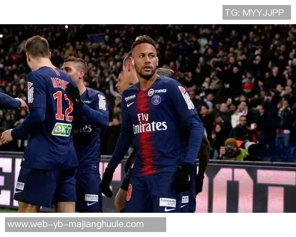 媒体报道拉扬与经纪人扎哈维合同到期巴萨仍对其保持关注