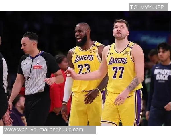 布朗调侃东詹登帝亚假摔现象表示愿意加入他们的行列 布朗调侃东詹登帝亚假摔现象表示愿意加入他们的行列